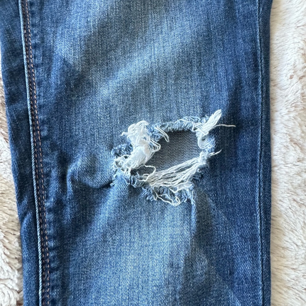 Cropped Ripped Jeans - Picture 3 of 6